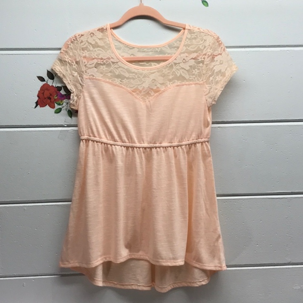 Chic Lace Accent Top in Soft Peach